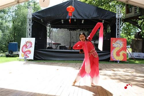 中國(guó)僑網(wǎng)中國(guó)舞蹈表演