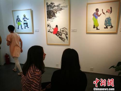 中國僑網展覽現(xiàn)場 應妮 攝