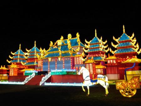 中國(guó)僑網(wǎng)2017年倫敦奇幻彩燈節(jié)絲路主題彩燈。(資料圖)