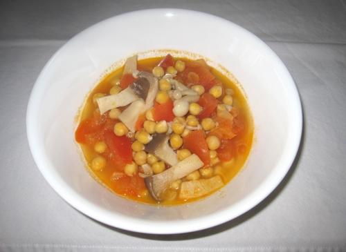 中國(guó)僑網(wǎng)鷹嘴豆菇菇西紅柿湯(圖片來(lái)源:美國(guó)《世界日?qǐng)?bào)》)
