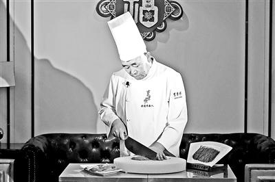 中國(guó)僑網(wǎng)東來(lái)順?lè)沁z技術(shù)第四代傳承人陳立新