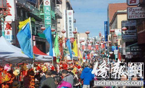 中國僑網(wǎng)舊金山中國城新年花會(huì)亮麗登場年味濃郁。(美國《僑報(bào)》)