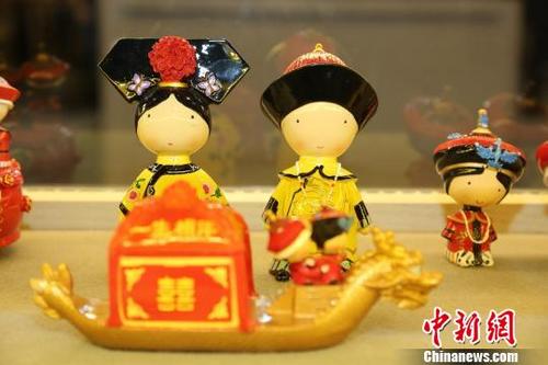 中國僑網(wǎng)資料圖:故宮娃娃
