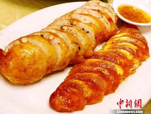 中國僑網四九鎮(zhèn)新下朗餐廳出品的鴛鴦豬腸頭 李曉春 攝