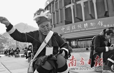 中國僑網(wǎng)瑤繡是連南瑤族婦女特有的一種傳統(tǒng)手藝。南方日報記者 黃津 攝