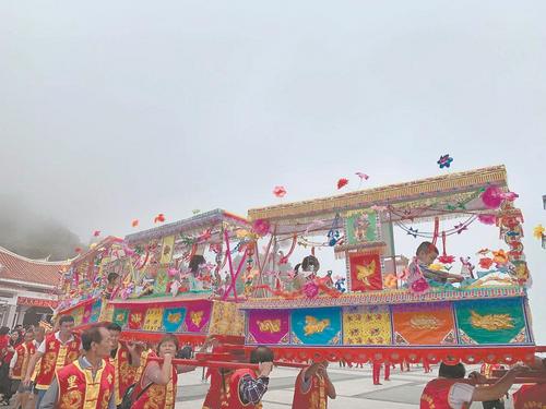 中國(guó)僑網(wǎng)圖為蜈蚣閣巡社。